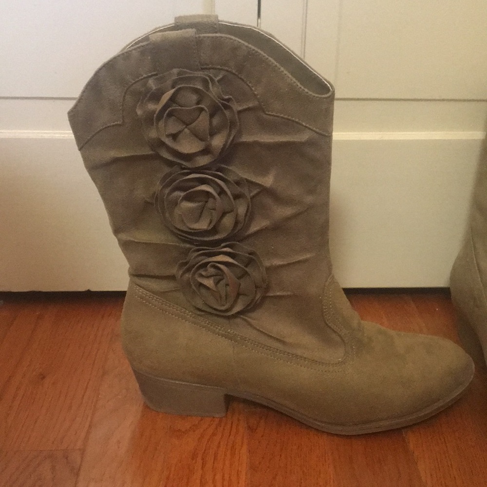 Kensie Girl Sue Taupe Flower Cowgirl Boot 8.5